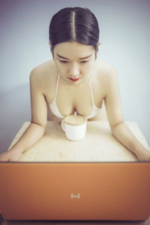 美丽的姑娘高清版在线观看_国产剧电影完整版在线观看